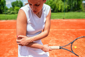 Gomito del tennista: sintomi, diagnosi e terapie efficaci per curarlo davvero 